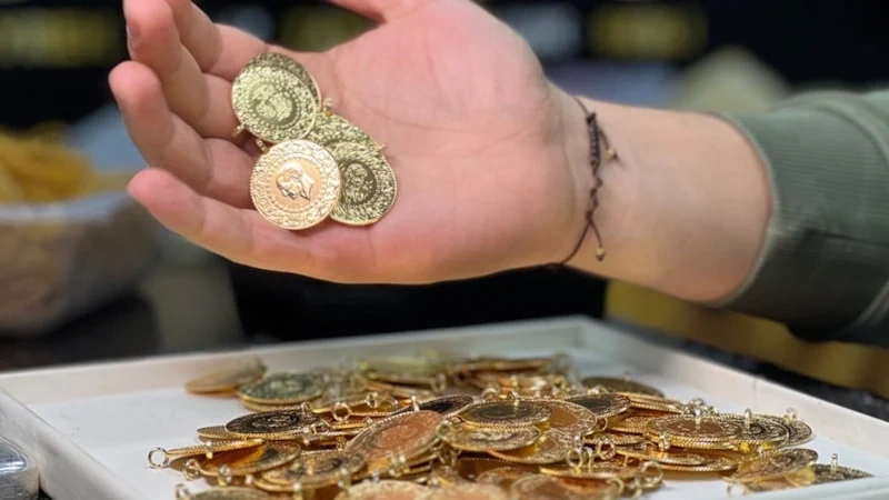 Altın ve gümüş rekor kırdı: Gram altın 7 bin lirayı aştı