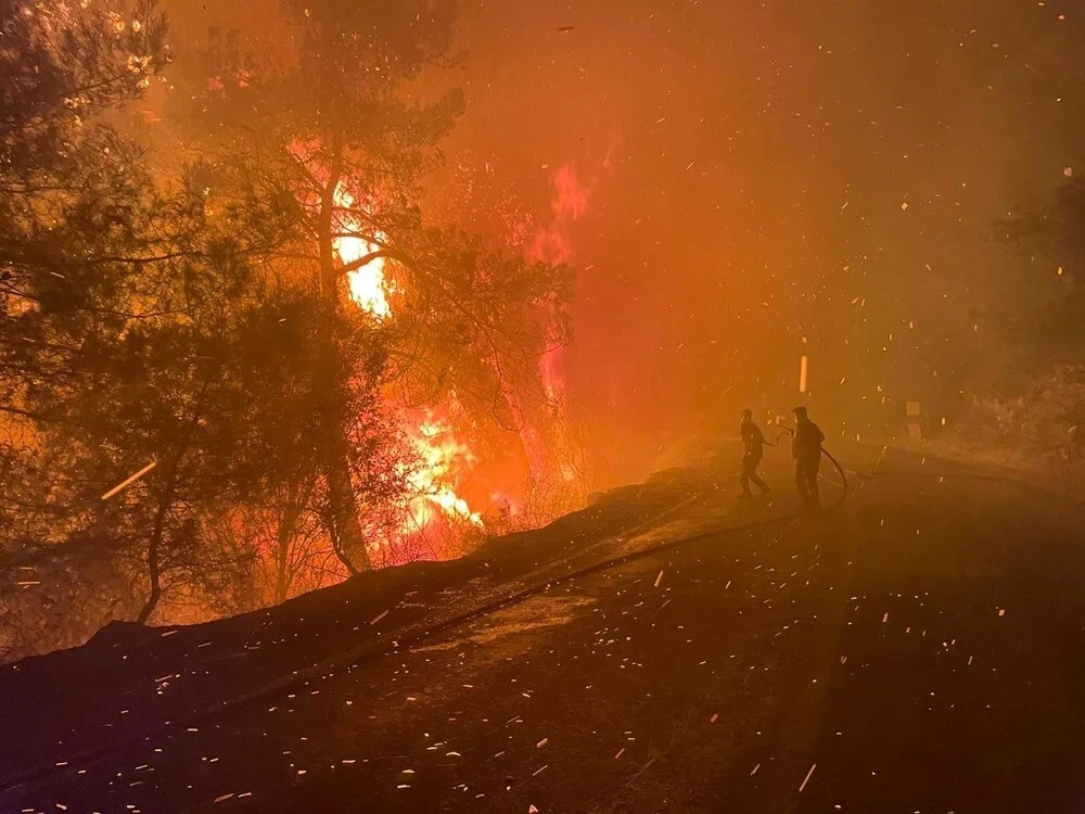 Antalya, Muğla ve Aydın’da orman yangınları: Alevler evlere sıçradı