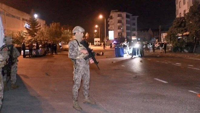 Arnavutköy'de infaz gibi cinayet: Polis yeleği giymiş kişi sokak ortasında vuruldu