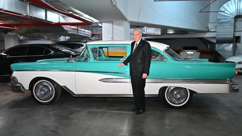 Bahçeli'den MYK Üyesi Teoman'a özel hediye: 1958 model Ford Fairlane