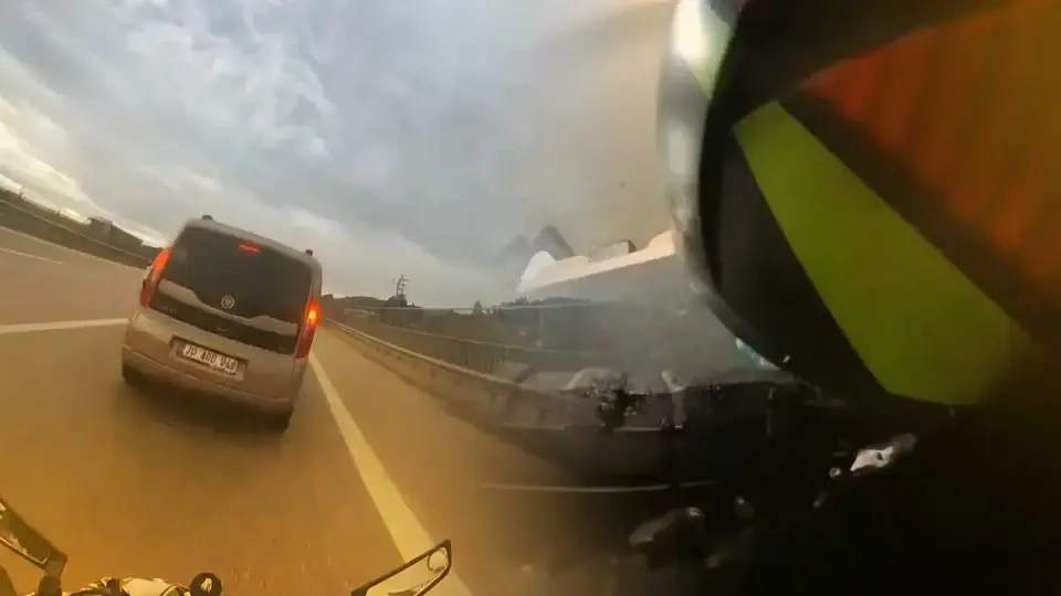 Bursa'da korkunç kaza: Motosikletli aracın içine uçtu