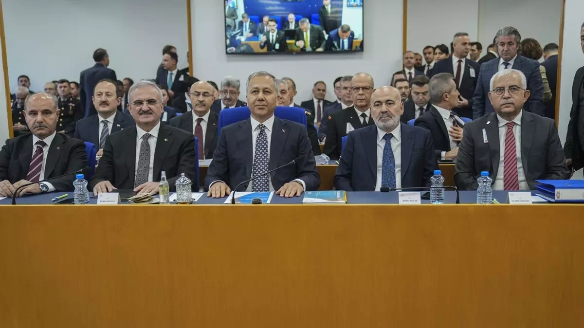 Bütçe toplantısındaki detay krizi ortaya çıkardı: Yerlikaya ile Turan arasında gerginlik