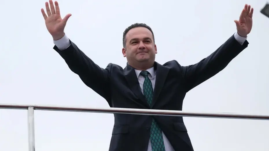 CHP, cinsel taciz suçlamasıyla tutuklanan Hasbi Dede'yi disipline sevk etti