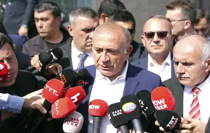 CHP'de kongre krizi: Gürsel Tekin, görevine devam edecek