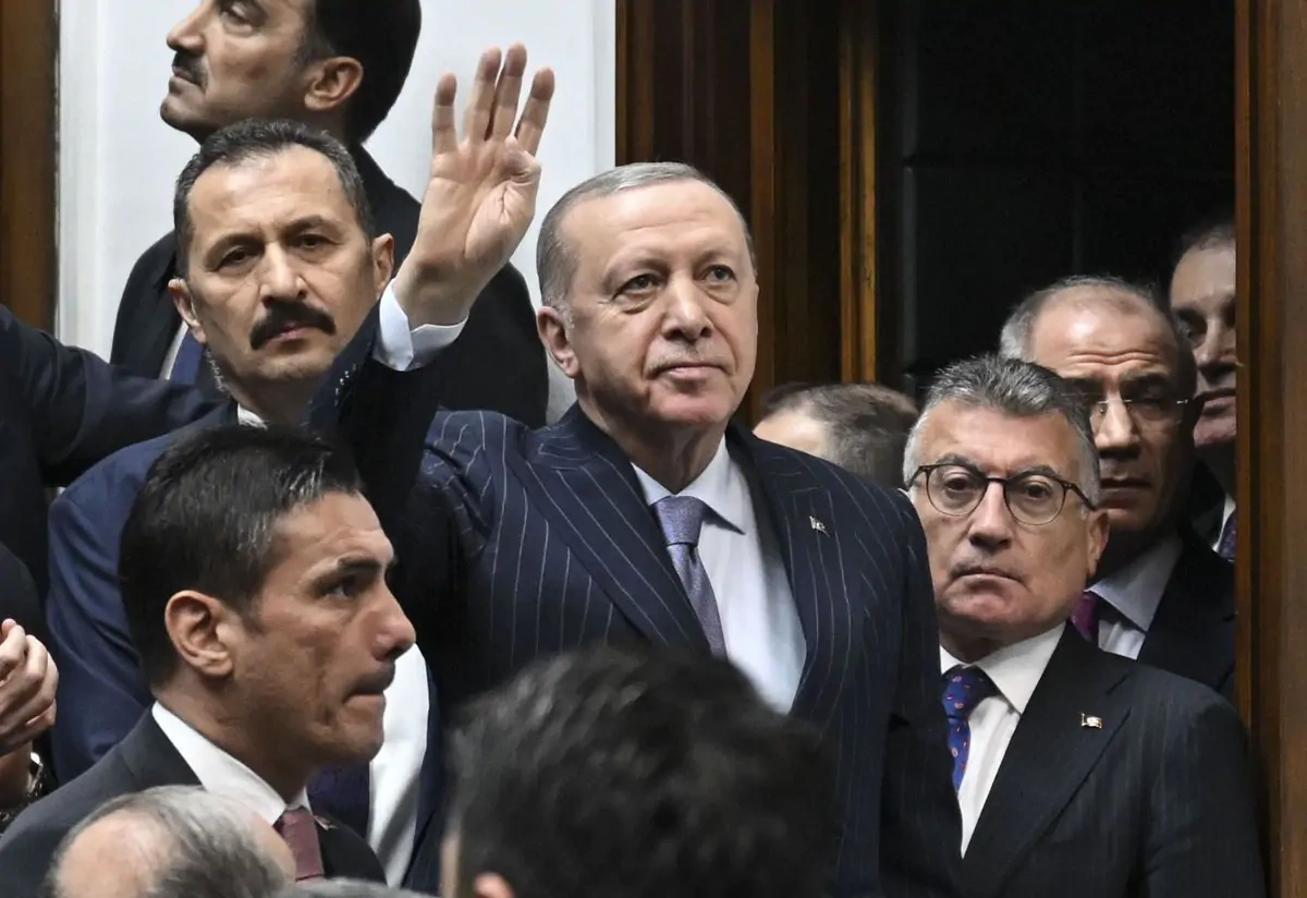 CHP'den AK Parti'ye transfer iddiası: Üç belediye başkanı masada