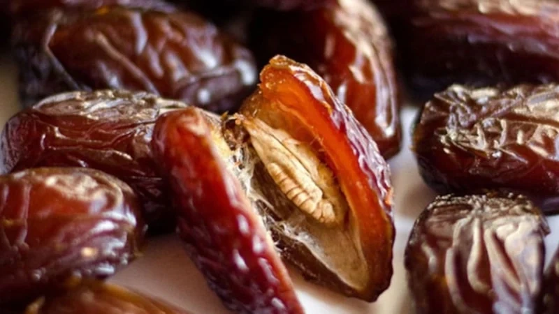 Çöpe atmayın! Hurma çekirdeğinden evde kahve yapabilirsiniz