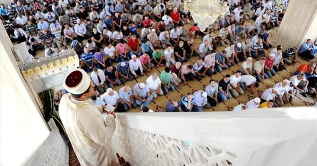 Diyanet'ten yılın son hutbesinde yılbaşı uyarısı: Alkol ve piyangodan uzak durun