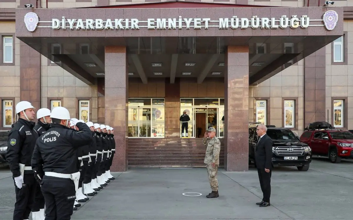 Diyarbakır Emniyet Müdürlüğü'ne saldırı: 13 gözaltı
