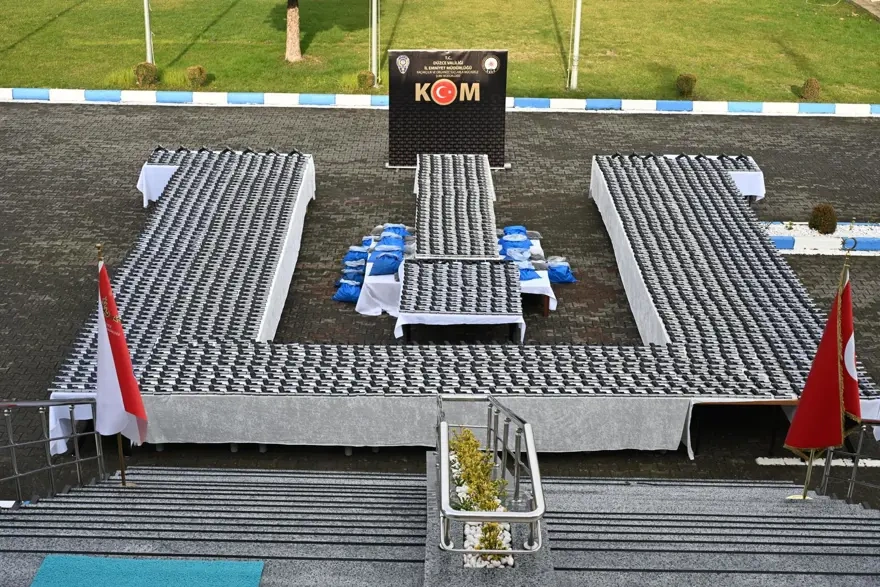 Düzce'de dev silah operasyonu: Otobüste 46 bin parça ele geçirildi