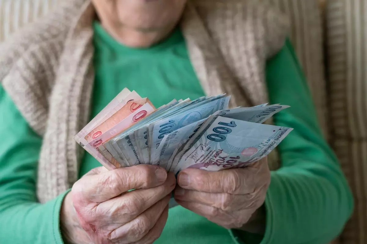 Emekli zam farkları yarın hesaplarda