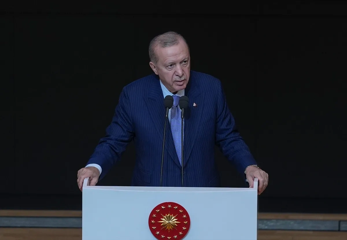 Erdoğan 10 Kasım töreninde muhalefeti eleştirdi: 'Yurt dışına şikayet turlarına çıkıyorlar'