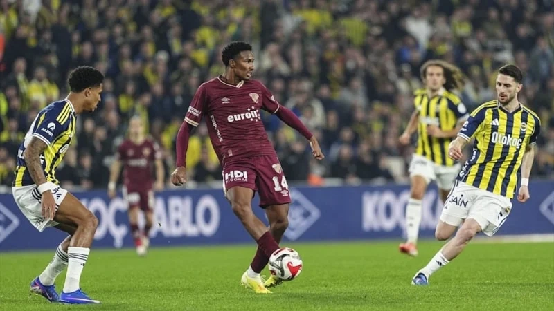 Fenerbahçe evinde Göztepe'ye takıldı