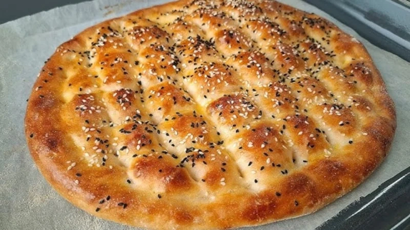 Fırın kuyruğuna son: Evde kabaran Ramazan pidesi nasıl yapılır?