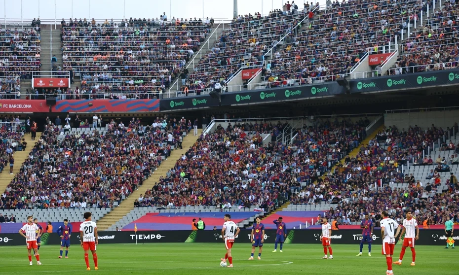 Futbolculardan şok hareket: İlk 20 saniye topa dokunmadılar