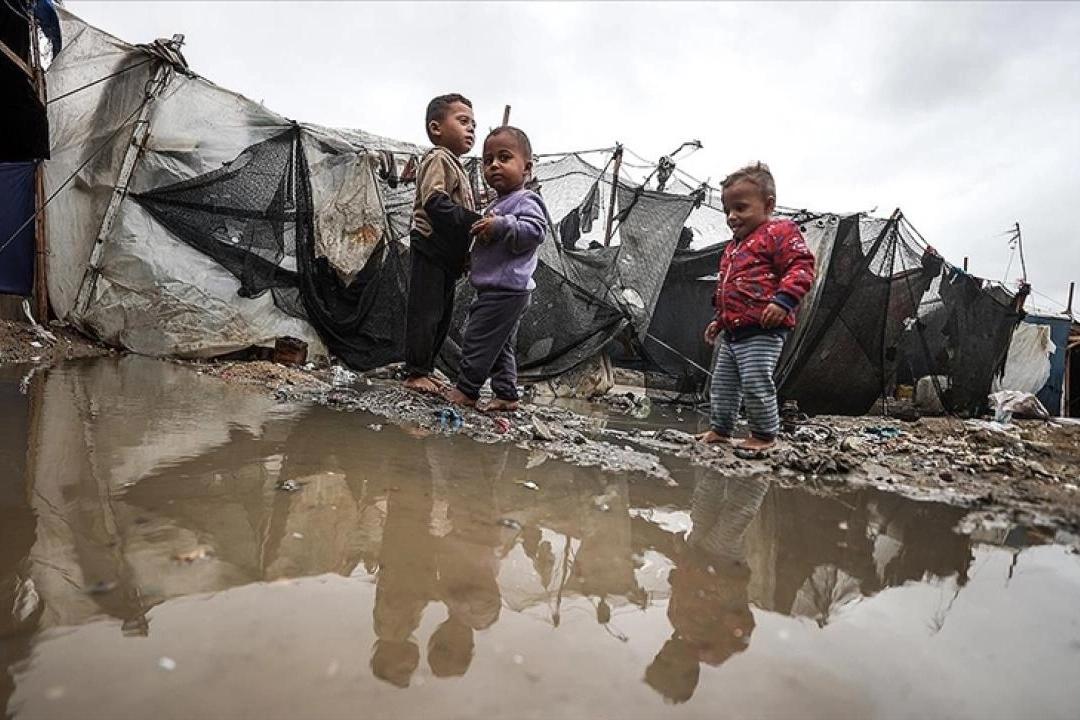 Gazze'deki insanlık dramı: TRT çadırlardaki yaşamı belgeledi