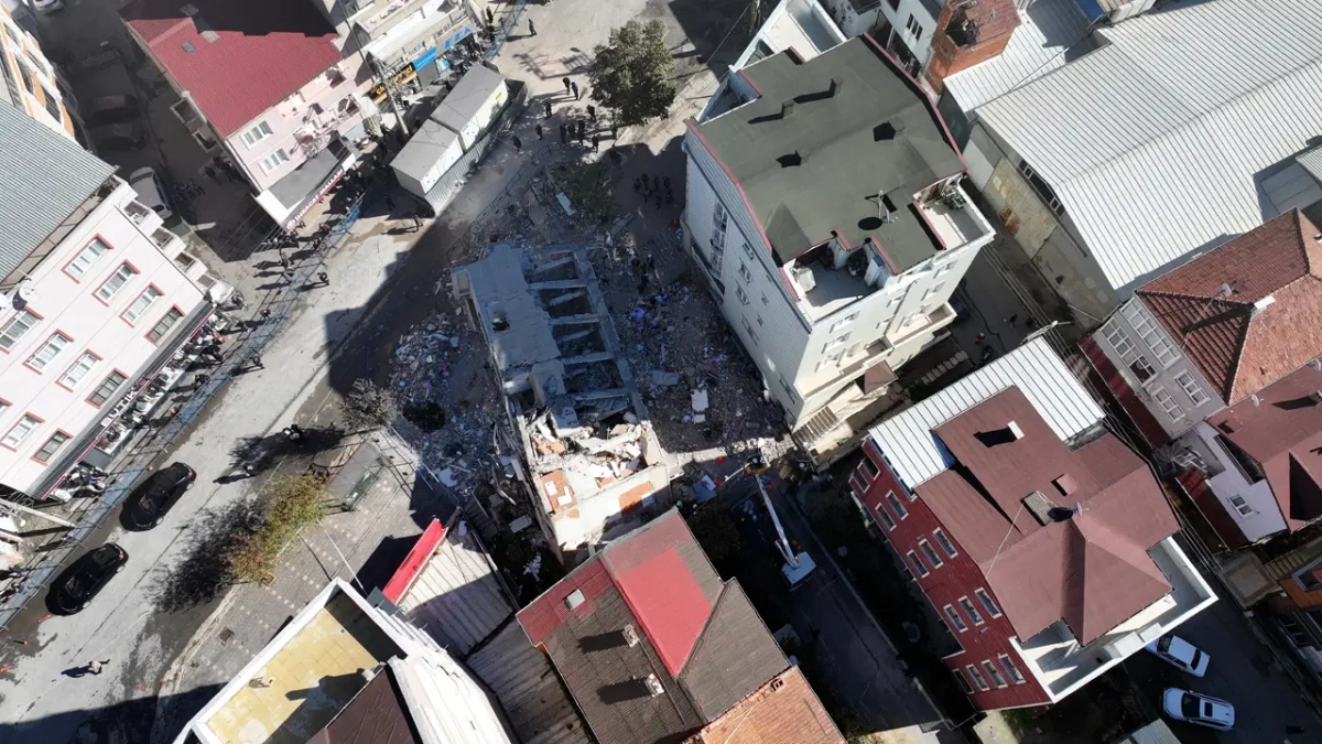 Gebze'de 4 kişinin öldüğü bina çökmesinde metro inşaatı iddiası