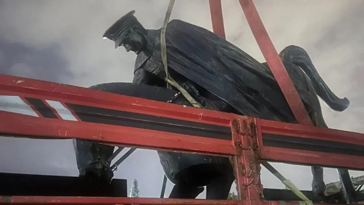 Gebze'de Atatürk heykeli gece söküldü, vatandaşlar kamyonu durdurdu