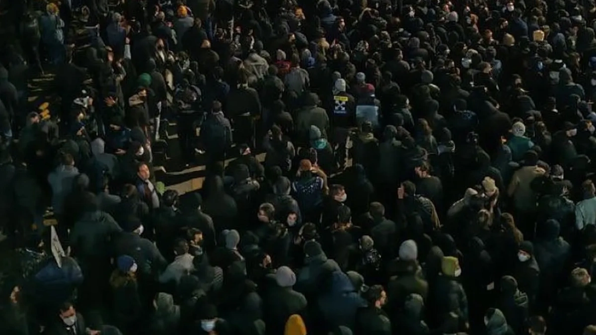 İran'da veliaht prensin çağrısıyla kitlesel protestolar: İnternet kesildi