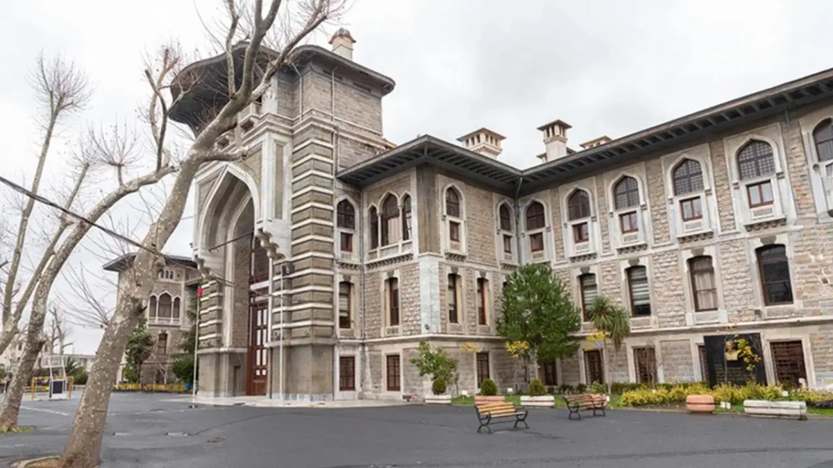 İstanbul Erkek Lisesi'ndeki taciz listesi skandalında müdür görevden alındı