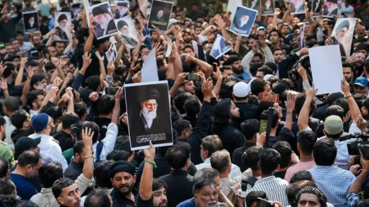Karaçi'de kanlı protesto: ABD konsolosluğu önünde 9 ölü, 36 yaralı