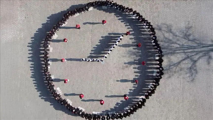 Kars'ta öğrencilerden Atatürk için anlamlı koreografi: 09.05