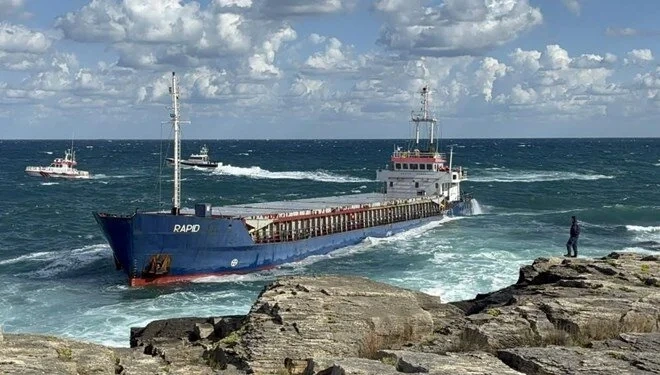 Kocaeli Kandıra’da kuru yük gemisi karaya oturdu