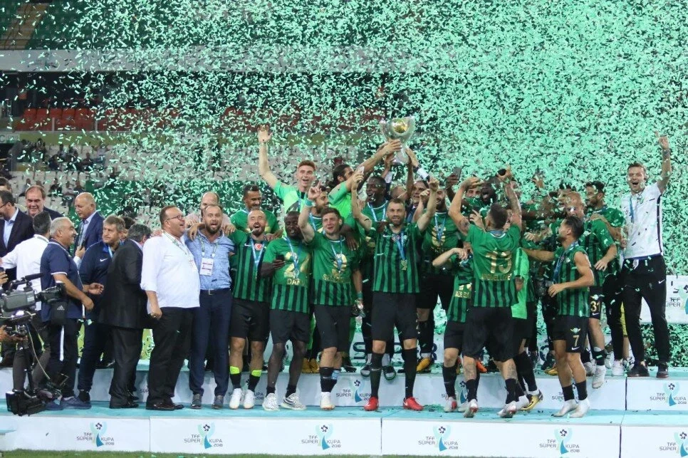 Kupalar kazanan Akhisarspor artık sadece altyapıda mücadele ediyor