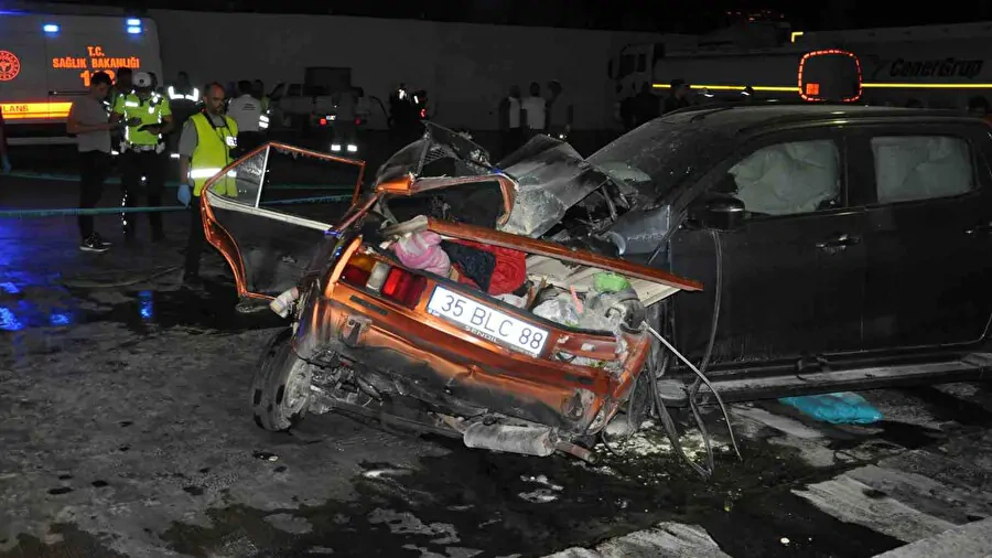 Manisa'da dehşet! Bir aile yok oldu, katliam gibi kaza kamerada!