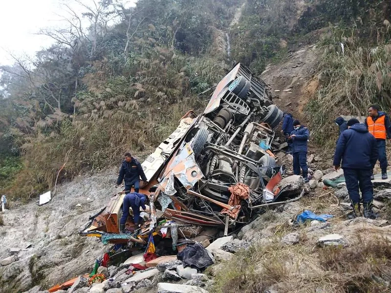 Nepal'de otobüs nehre uçtu: 19 ölü 24 yaralı