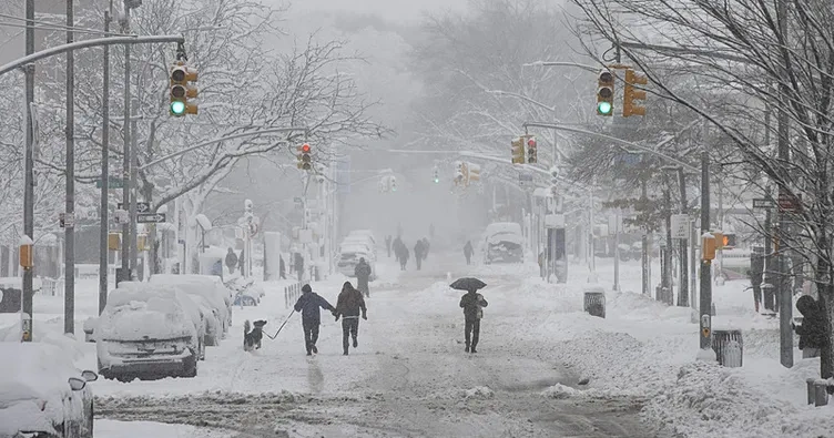 Newark'ta 90 yılın rekoru: ABD'yi vuran fırtına havalimanlarını kapattı