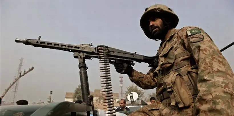 Pakistan'da Taliban saldırısı: 11 asker, 19 militan öldü