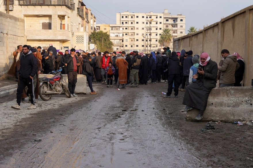 Rakka'da yüzlerce kimlik bulundu: Aileler sevdiklerini arıyor
