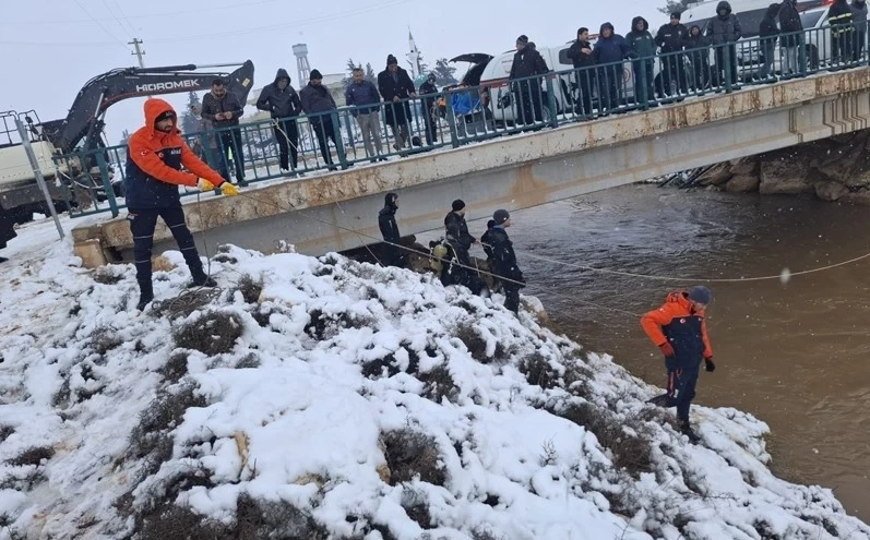 Şanlıurfa'da feci kaza: Otomobil kanala uçtu, 3 çocuk öldü