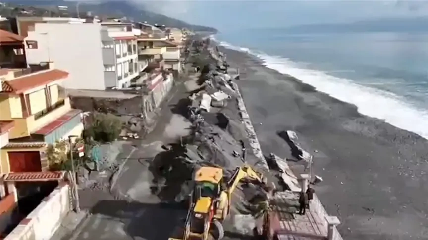 Sicilya'da toprak kayması: 1000 kişi tahliye edildi