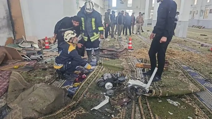 Suriye'de camiye bombalı saldırı: 8 ölü, 18 yaralı