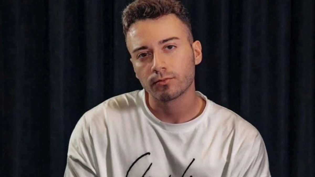 Tarikat iddiaları sonrası Enes Batur'dan haber alınamıyor