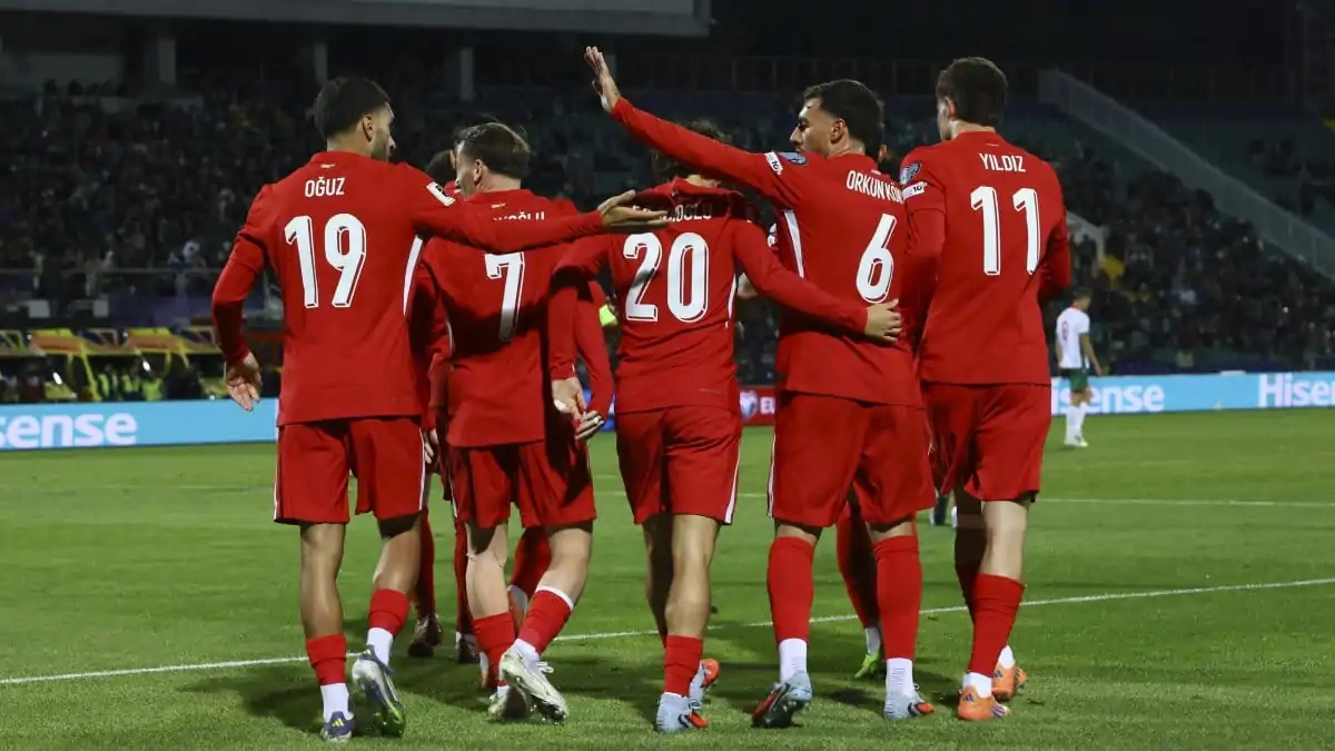 Türkiye'nin 6-1'lik zaferi spor yazarlarında: İkinci yarı bambaşkaydı