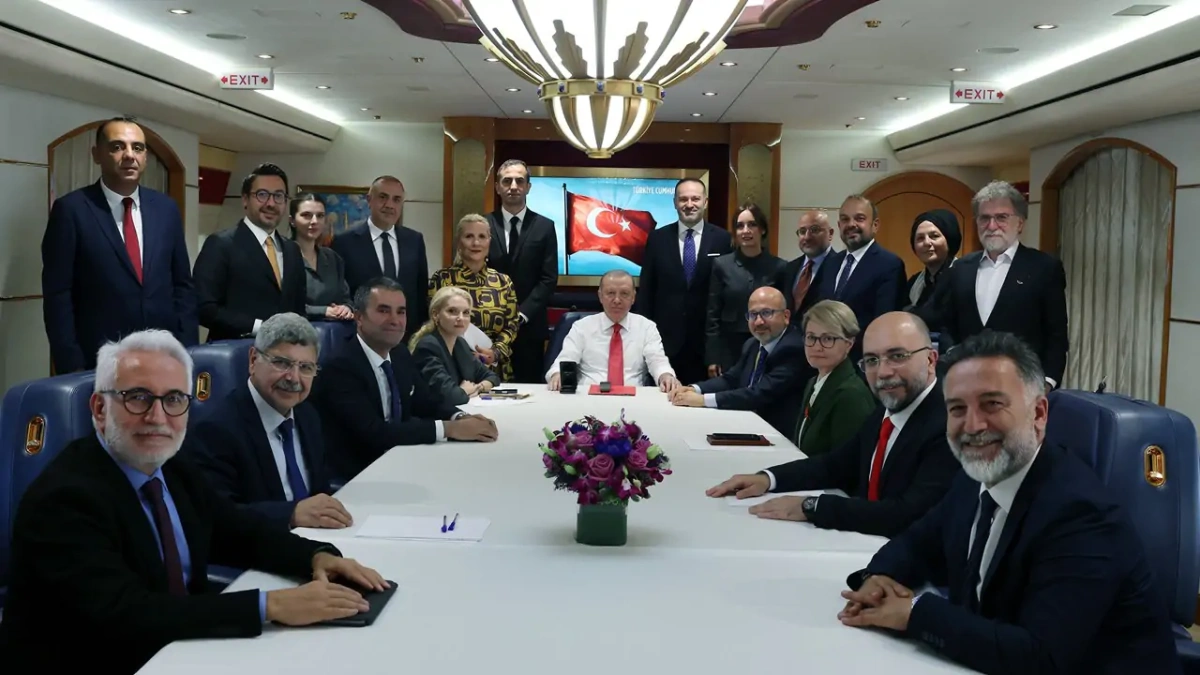 Uçakta gazetecilik krizi: Cem Küçük’ten itiraf gibi açıklama