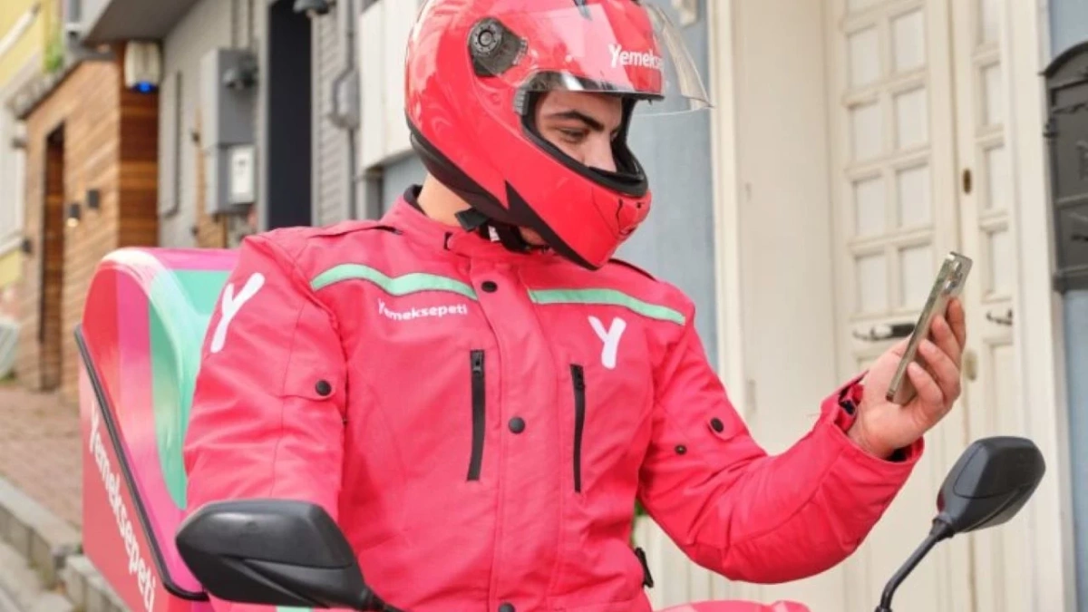 Yemeksepeti, Atatürk'e saygısızlık yapan kuryeyi işten çıkardı