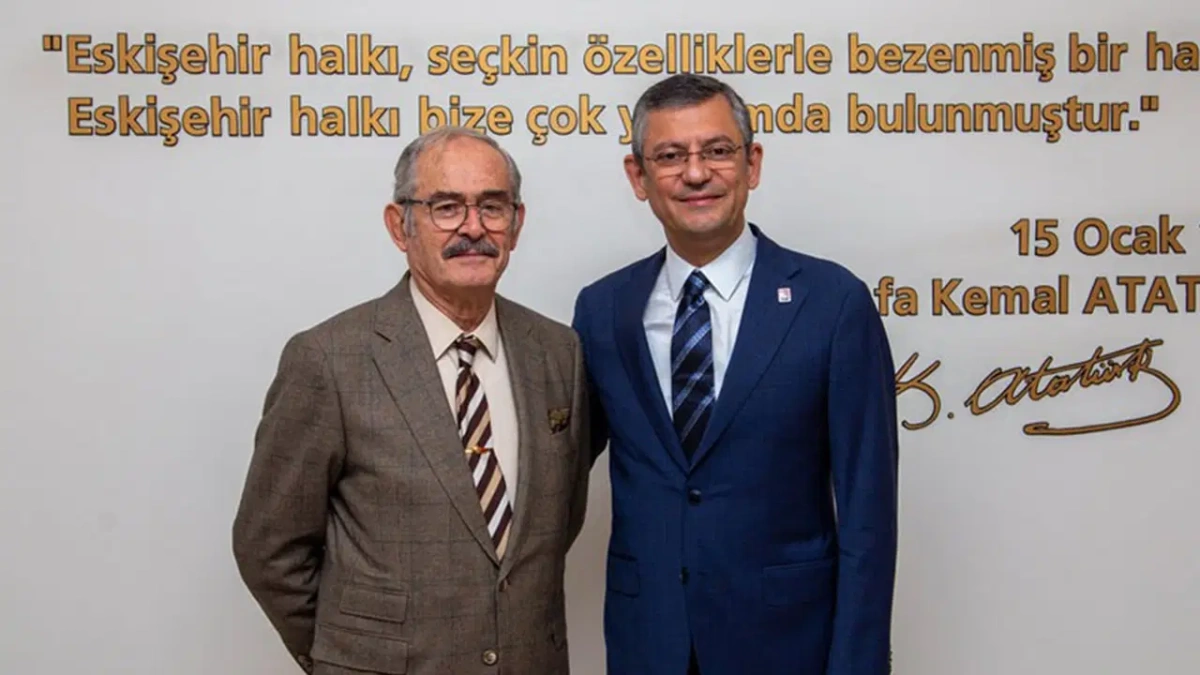 Yılmaz Büyükerşen siyaseti bıraktığını açıkladı