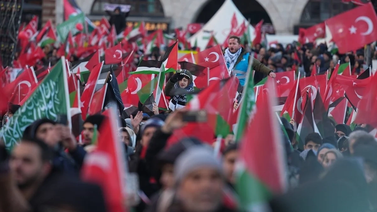 Yüz binler Galata Köprüsü'nde Filistin için toplandı