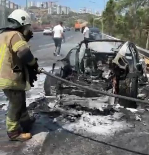 18 milyon TL'lik Porsche alev aldı: İş insanı ölümden döndü