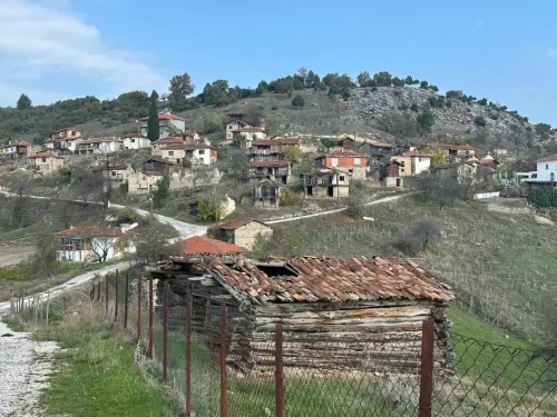 450 yıllık köy hayalet kasabaya döndü: Sadece 3 kadın 1 erkek kaldı