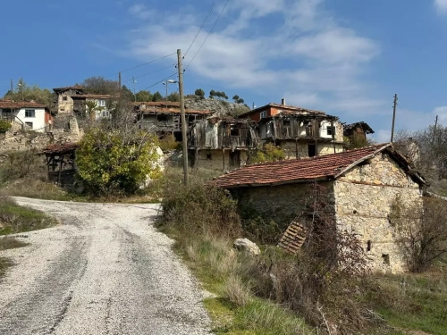450 yıllık köy hayalet kasabaya döndü: Sadece 3 kadın 1 erkek kaldı