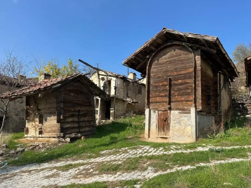 450 yıllık köy hayalet kasabaya döndü: Sadece 3 kadın 1 erkek kaldı