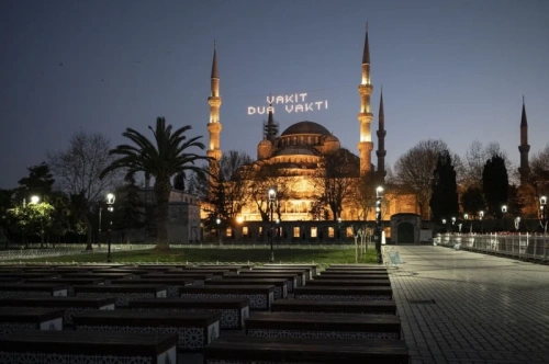 450 yıllık Osmanlı geleneği: Ramazan'ın ışıklı süsü mahyalar