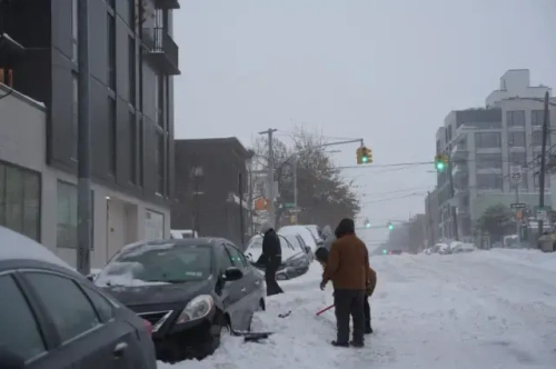ABD'de kar fırtınası kabusu: 5 ölü, binlerce uçuş iptal