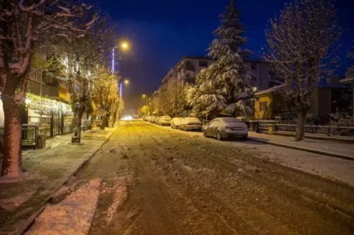 Anadolu Otoyolu'nda kar etkili: Kalınlık 10 santimetreye çıktı