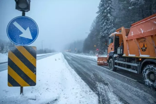 Anadolu Otoyolu'nda kar etkili: Kalınlık 10 santimetreye çıktı