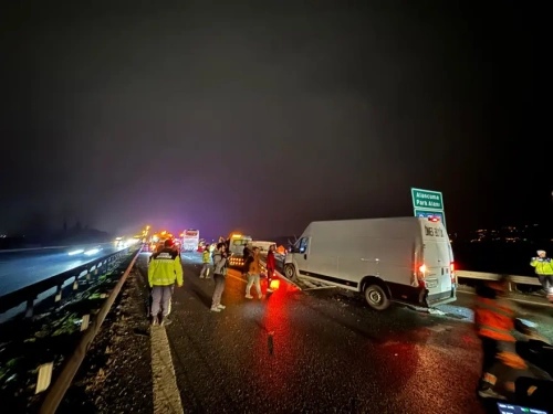 Anadolu Otoyolu'nda zincirleme kaza: 16 araç birbirine girdi, 4'ü ağır 6 yaralı
